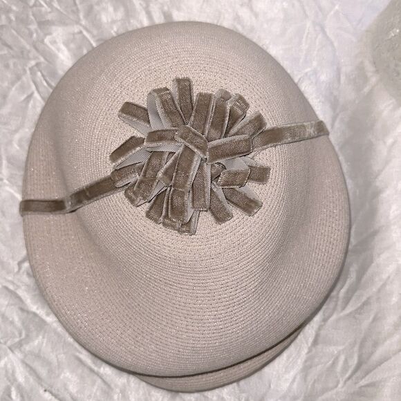 Vintage 60s Karen Hats Beige Women's Cap with Taupe Velvet Ribbon Detailing - Picture 5 of 8